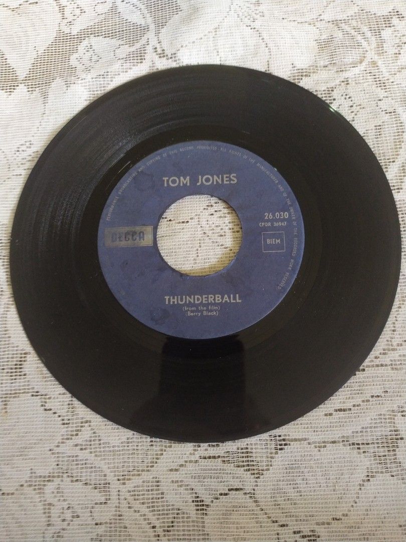 Tom Jones - Thunderball (7" single) VINYL PLAKA (Category: Vinyls) located in Cebu City. Submitted by pandastampscebu (Listing ID 1233438864, Image 1). Description: Title song from the James Bond movie "Thunderball". Tom Jones - Thunderball (7" single) (Decca, 1965) : 125P. European pressing. Vinyl is in excellent condition. Comes in a generic white sleeve. Tracks : a) Thunderball b) Key To My Heart All vinyl singles are tested and cleaned with a