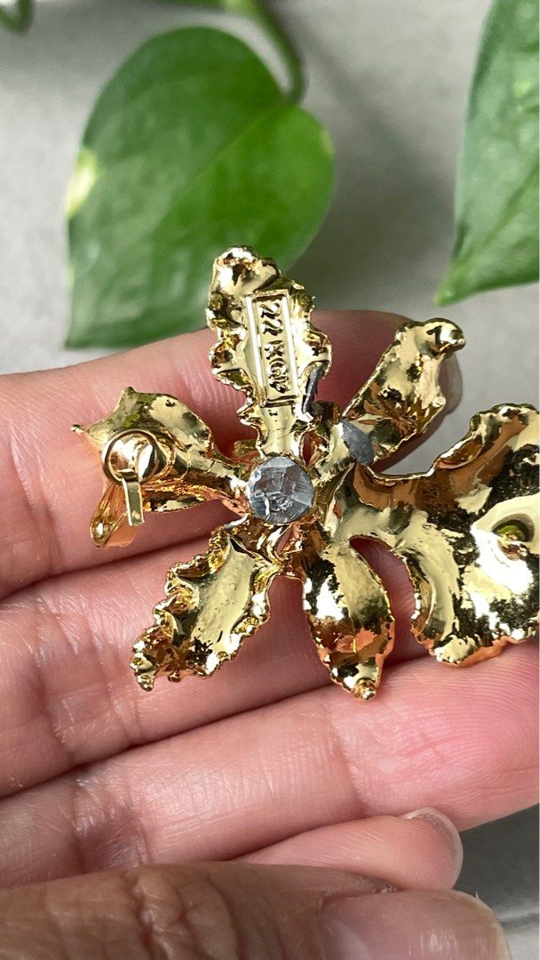 Gold orchid necklace 2025