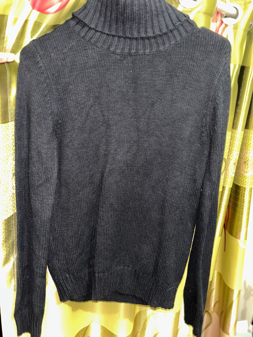 Uniqlo black turtle neck sweater, Fesyen Wanita, Pakaian Wanita, Baju ...