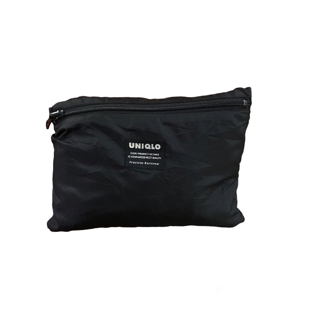 Uniqlo packable jacket, Fesyen Pria, Pakaian , Atasan di Carousell