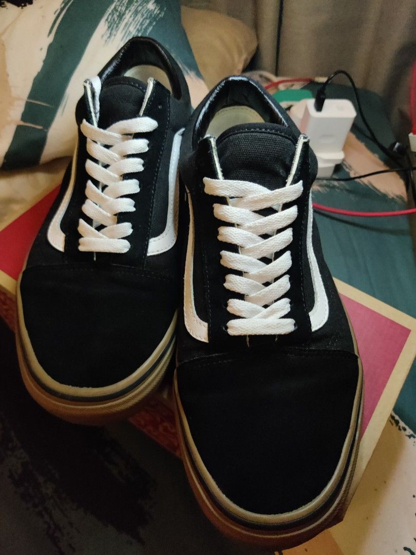 Gumsole old sales skool shoes