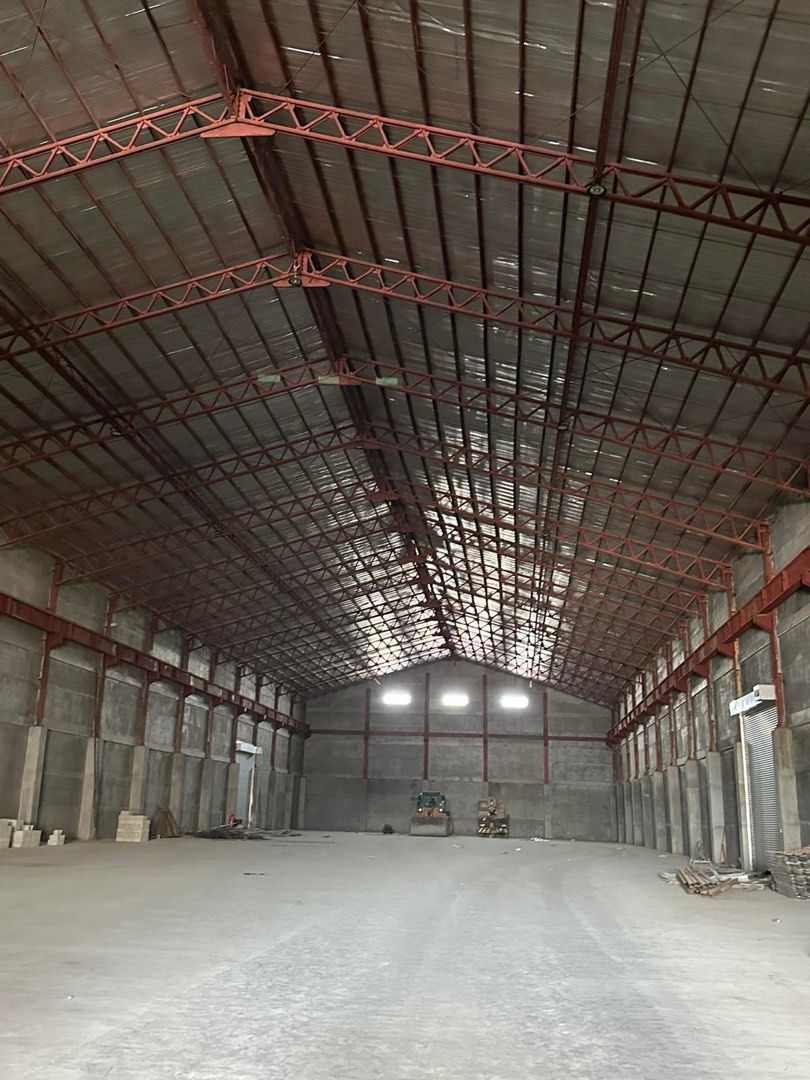 Warehouse in Valenzuela For Lease (Category: Commercial) located in Manila. Submitted by ADB.Realtor (Listing ID 1233438436, Image 1). Description: FOR LEASE WAREHOUSE in Valenzuela City. Total land area: 5000 sqm. Estimated covered floor area: 4000 sqm. Rates: 300/sqm. For serious inquiries and viewing requests, please send us a DM or contact us now. Thank you. Albert Bien Real Estate Broker PRC 26240 09173748388 .
