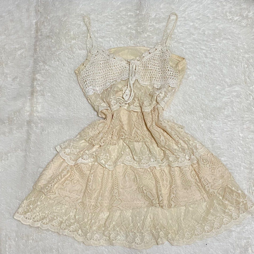 White Summer Sexy Dress (Category: Dresses) located in Pasig City. Submitted by luxthings (Listing ID 1233526056, Image 1). Description: - love this huhu - small to large .