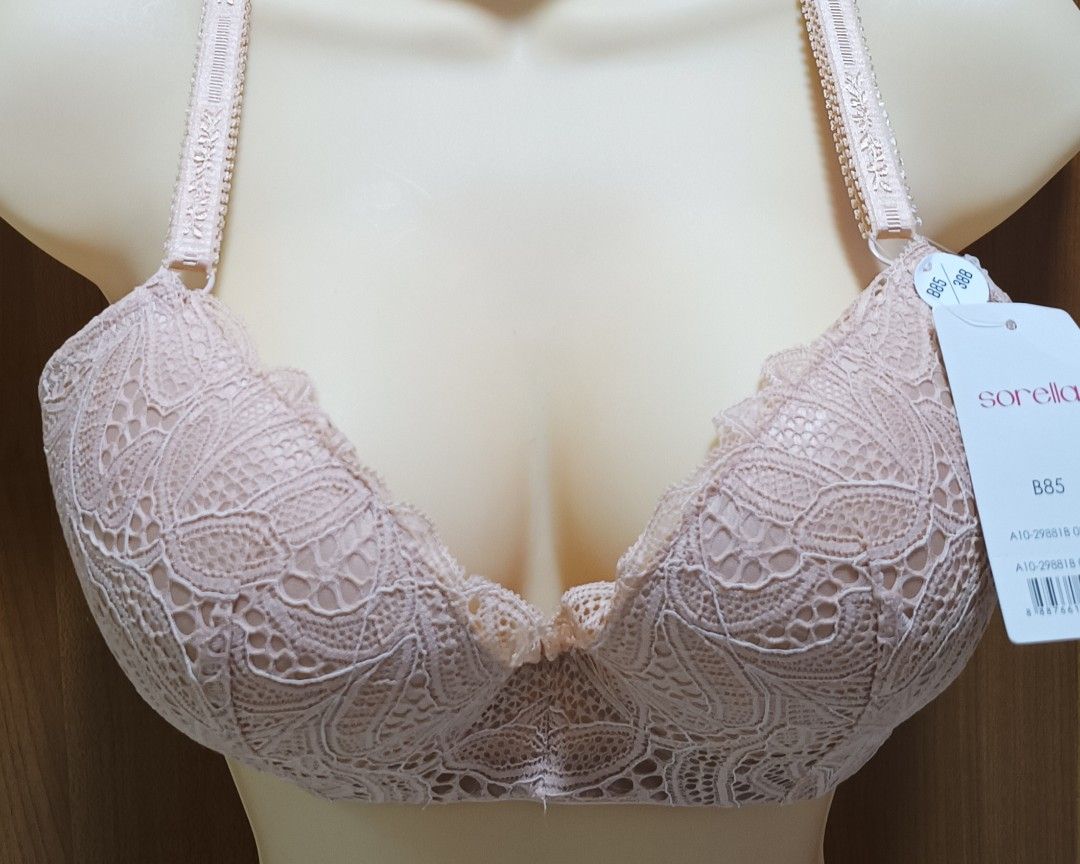 Bra new with tag 38/85, Women's Fashion, New Undergarments & Loungewear on  Carousell