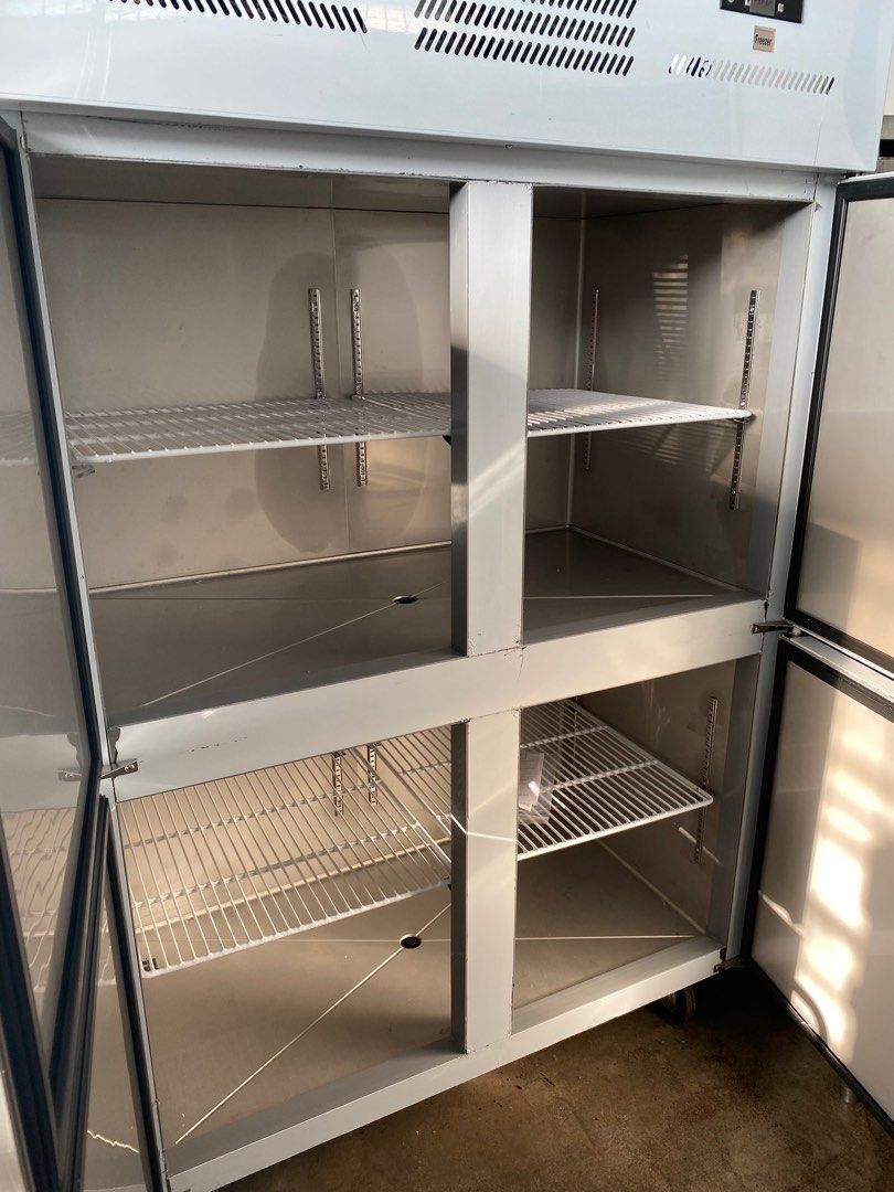 4 door upright combo. Half freezer half chiller. Piping cooling. Free