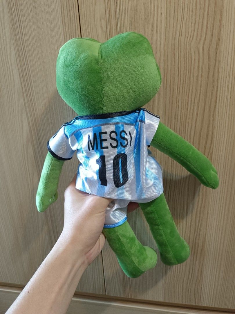 悲傷青蛙美斯阿根庭10號足球球衣pepe the frog 🐸 messi the argentine republic football  jersey 10, 興趣及遊戲, 玩具& 遊戲類- Carousell