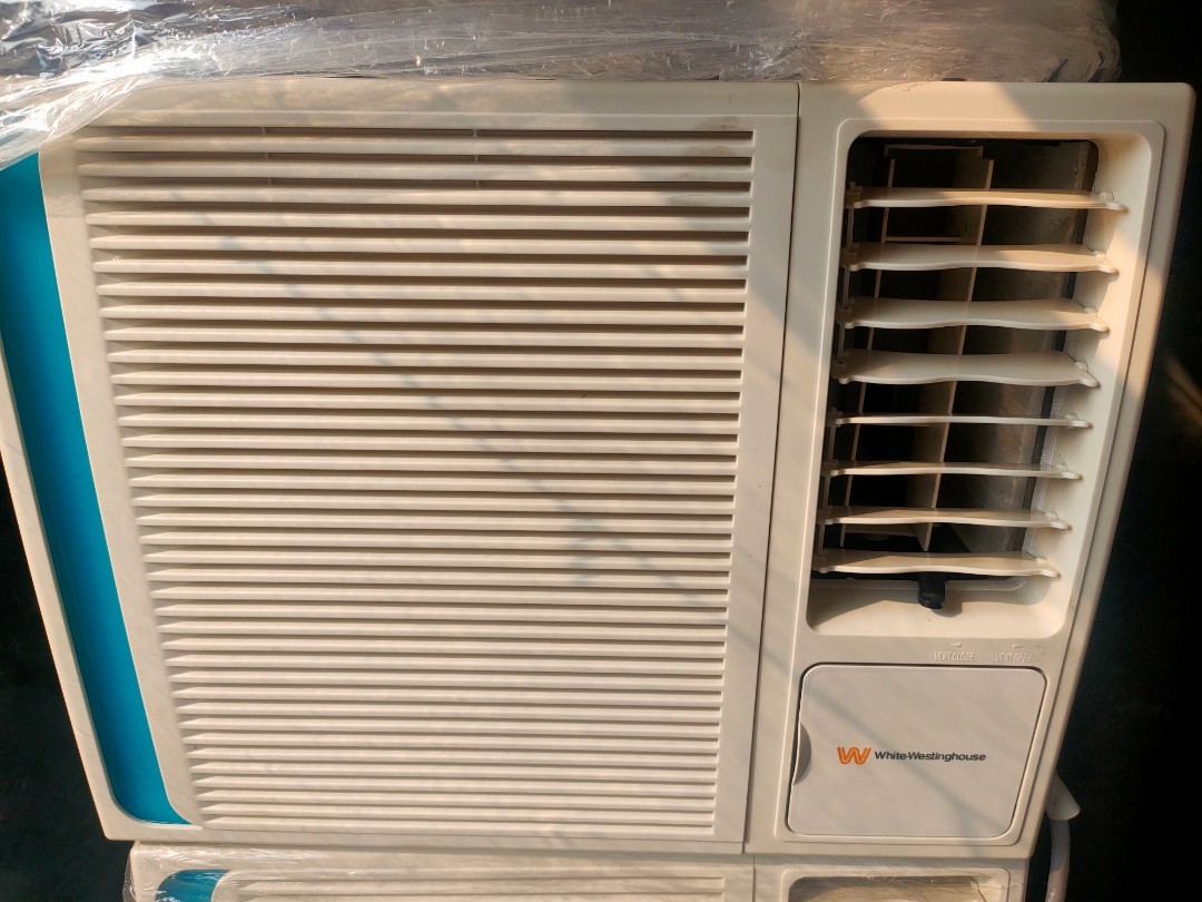 Aircon WhiteWestingHouse brand 1HP inverter grade.2nd hand good