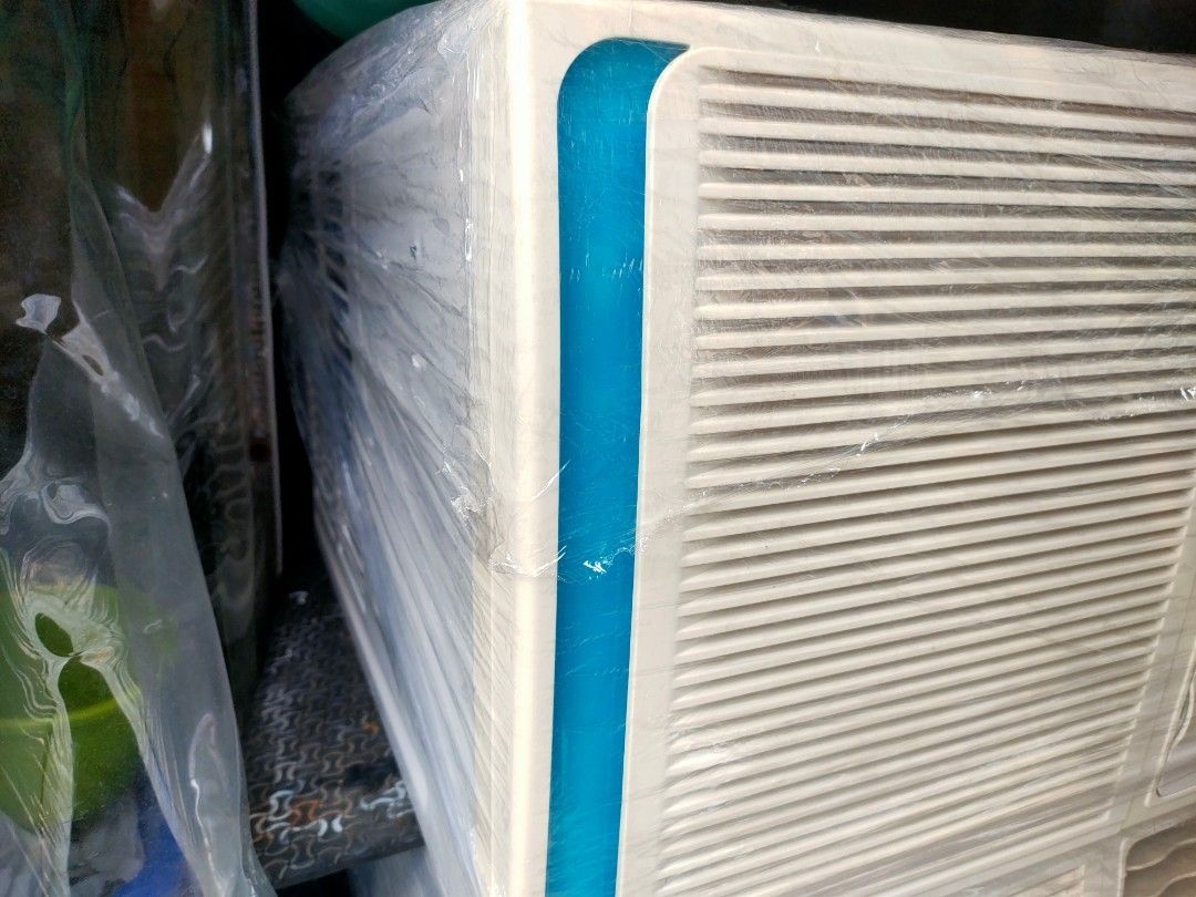 Aircon WhiteWestingHouse brand 1HP inverter grade.2nd hand good