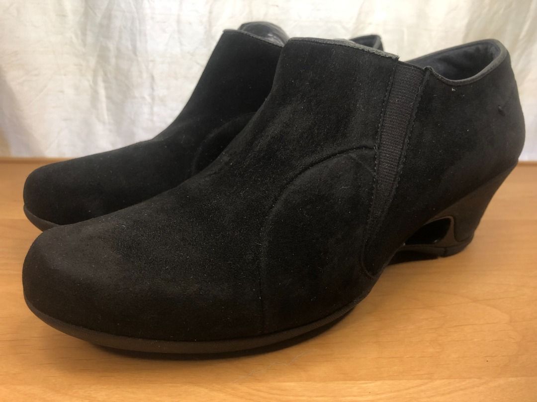Aravon booties sale