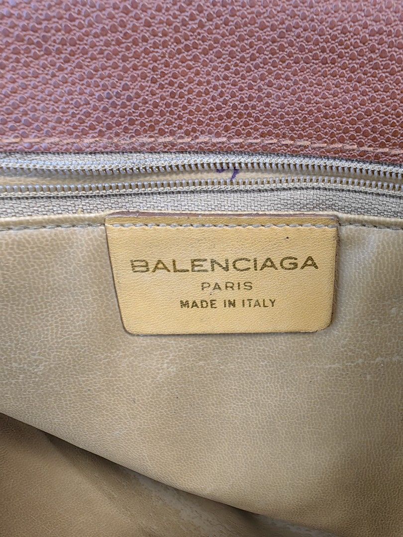 authentic BALENCIAGA vintage Clutch (Category: Luxury Bags & Wallets) located in Quezon City. Submitted by manerarestorationservices (Listing ID 1233575673, Image 2). Description: Money back Guarantee 💯% Gauranteed authentic *Brand: BALENCIAGA DOCUMENTS CLUTCH bag *Materials: Caviar Leather *Color: Brown *Size: long bond paper fit ( BIG ) *Condition: Lightly used no issue never been spa -Used * Inclusions: Clutch only *You're buying PRE-OWNED pl