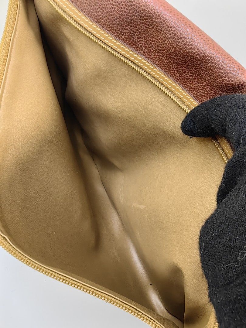 authentic BALENCIAGA vintage Clutch (Category: Luxury Bags & Wallets) located in Quezon City. Submitted by manerarestorationservices (Listing ID 1233575673, Image 3). Description: Money back Guarantee 💯% Gauranteed authentic *Brand: BALENCIAGA DOCUMENTS CLUTCH bag *Materials: Caviar Leather *Color: Brown *Size: long bond paper fit ( BIG ) *Condition: Lightly used no issue never been spa -Used * Inclusions: Clutch only *You're buying PRE-OWNED pl