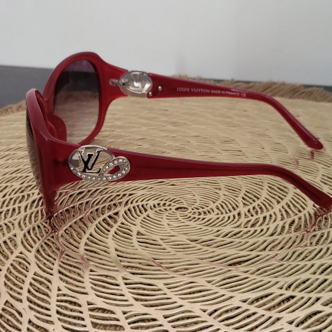 Authentic Lv sunglasses, Women's Fashion, Watches & Accessories
