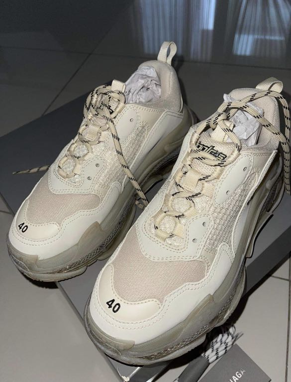 Size hotsell 45 balenciaga