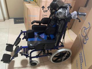 Cerebral reclining wheelchair