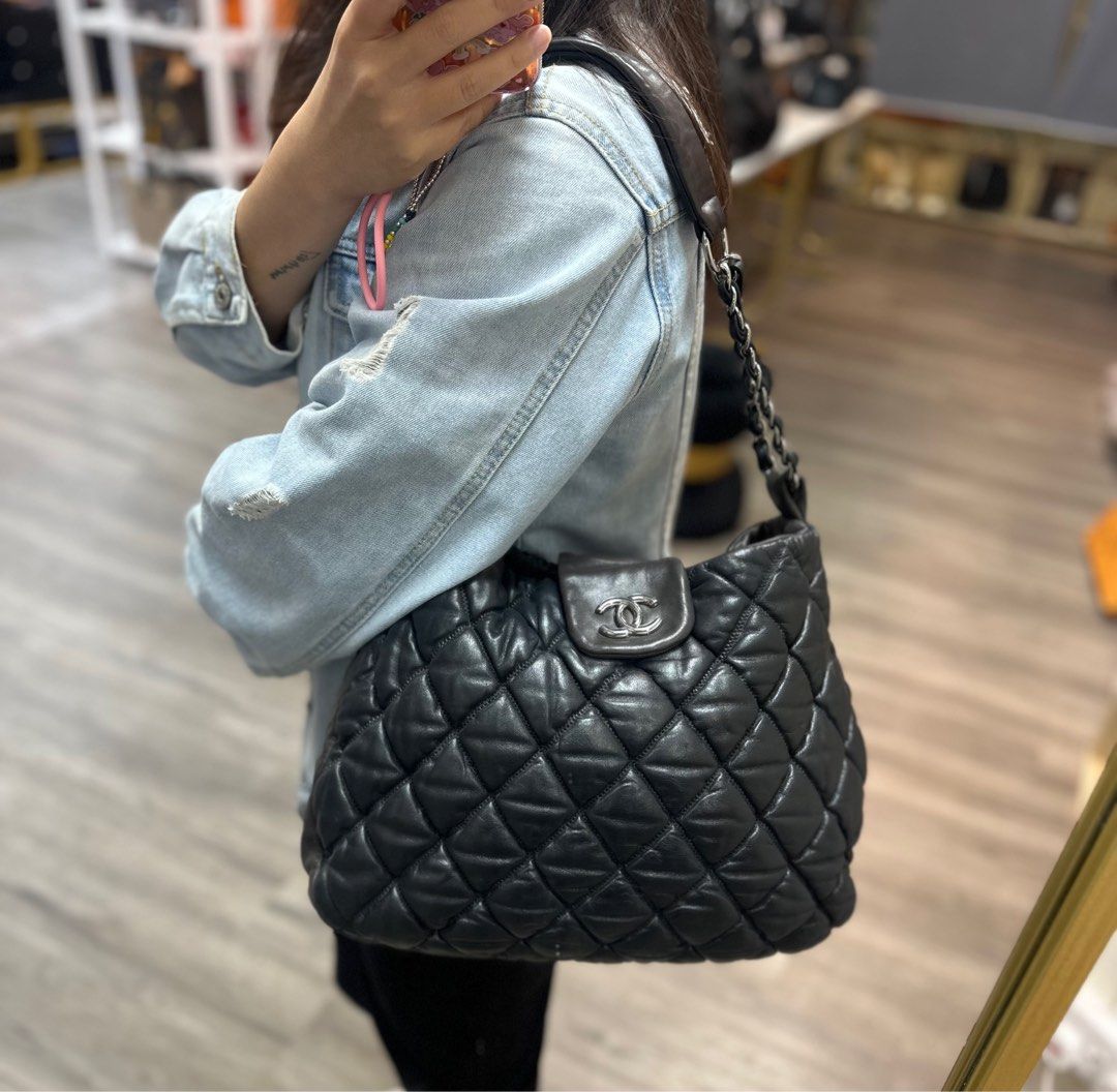 Star Buy ✨✨Chanel Bubble Quilted Hobo