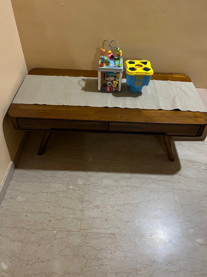 Coffee table (Category: Tables & Sets) located in Singapore. Submitted by shahdan (Listing ID 1233569621, Image 2). Description: Coffee table slighly used. Only a small chip. Bought at $500 plus. Able to slight nego.