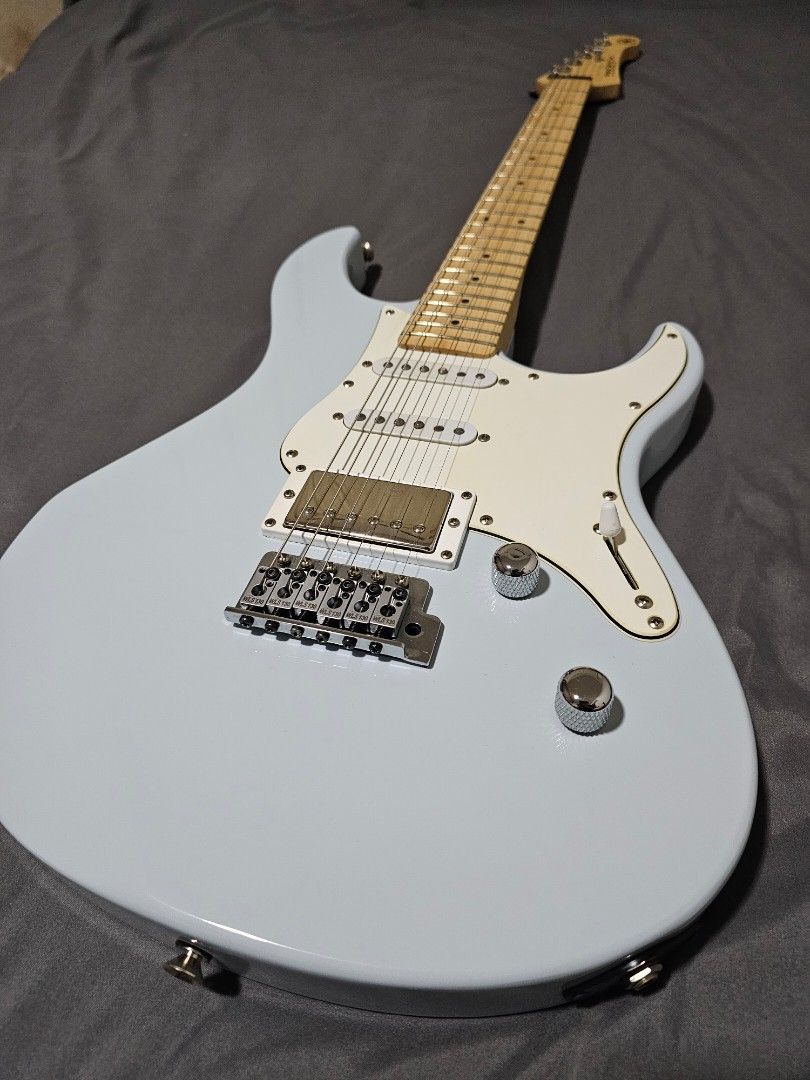 Yamaha pacifica 112vm ice blue deals