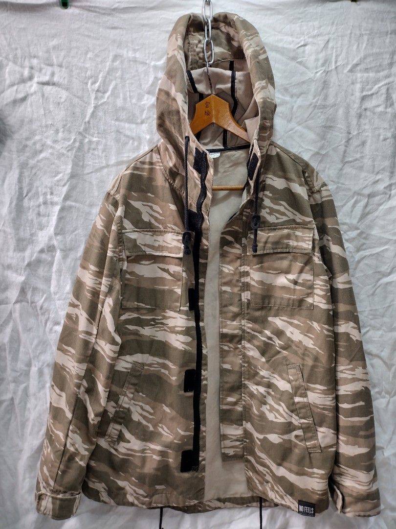 H&m camouflage hoodie deals