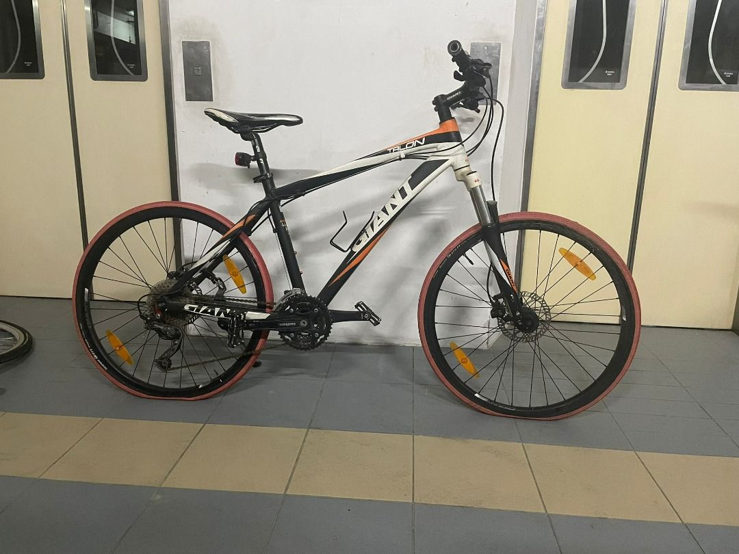 Giant 2025 talon orange