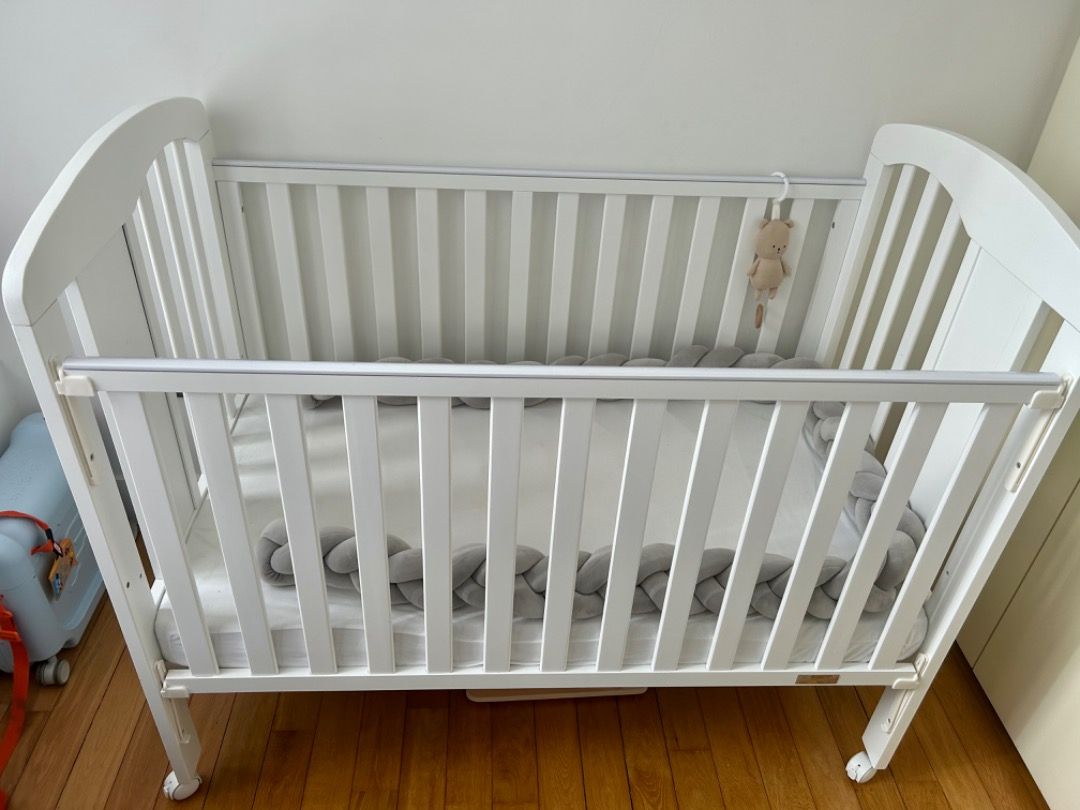 Happy dream convertible baby cot toddler bed with mattress