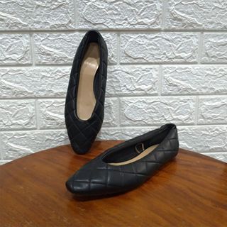 Preloved Louis Feraud Flat Shoes, Women's Fashion, Footwear, Flats & Sandals  on Carousell