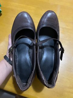 Hush Puppies Size 5 (repaired by mr quickie)