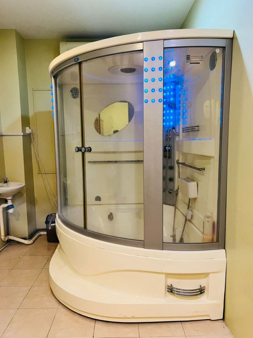 Jacuzzi, Furniture & Home Living, Bathroom & Kitchen Fixtures on Carousell