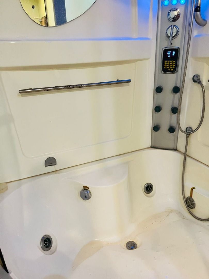 Jacuzzi, Furniture & Home Living, Bathroom & Kitchen Fixtures on Carousell