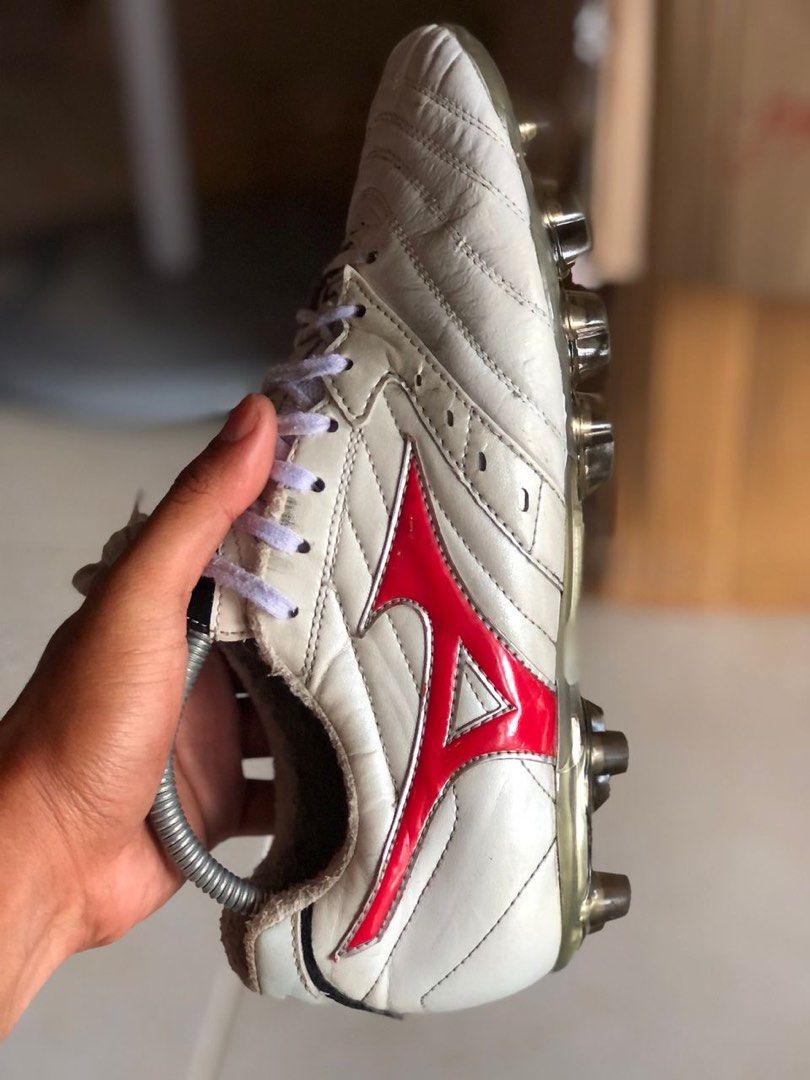 kasut badminton mizuno