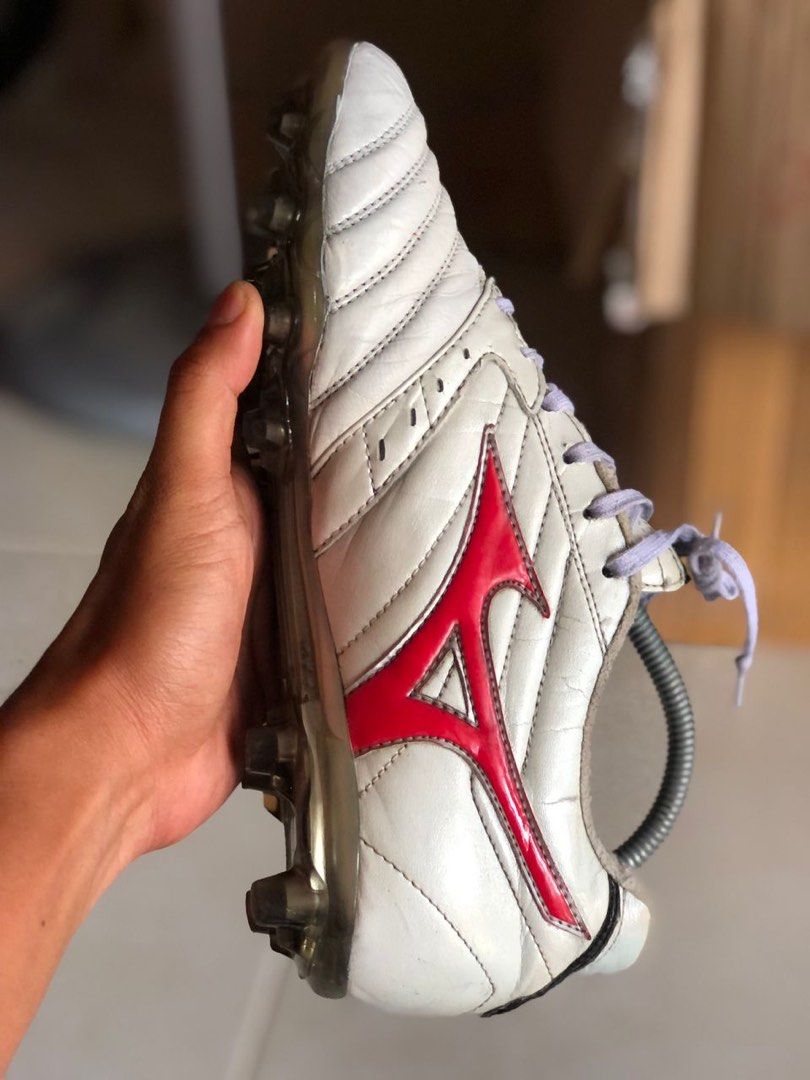 kasut badminton mizuno