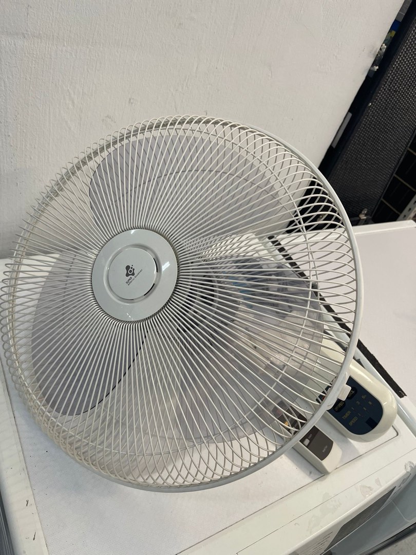 KDK WALL FAN WITH REMOTE (16 INCH) M40MS, Furniture & Home Living