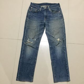 Levi’s 514 ripped jeans