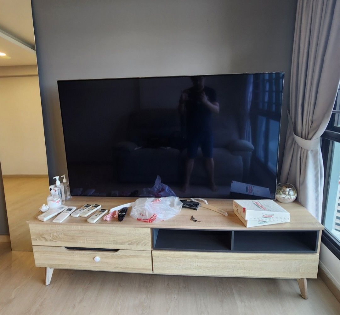 LG 65" ULTRA HD Smart TV (65SJ850T) W/ some slight LCD horizontal line