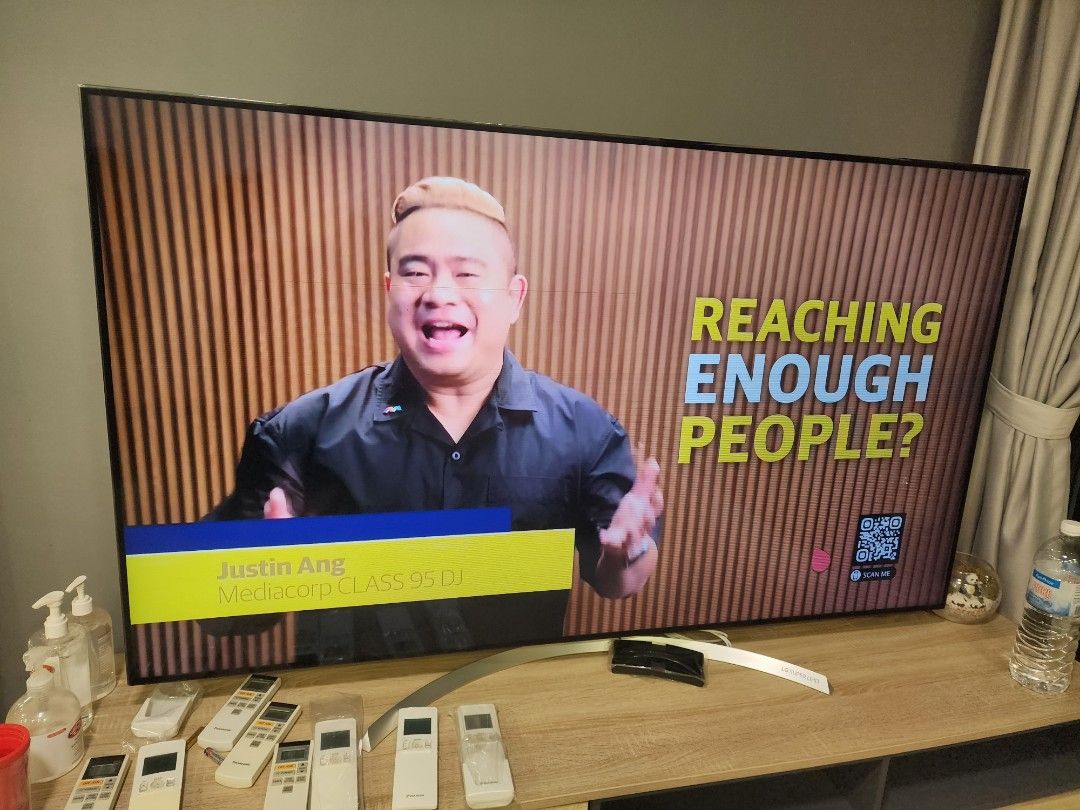 LG 65" ULTRA HD Smart TV (65SJ850T) W/ some slight LCD horizontal line