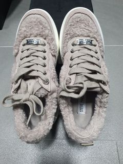 Like new Steve Madden suede sneakers with fur details, EU37, cream beige leather sport shoes