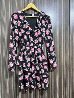 (Category: ) located in . Submitted by kayeapparel (Listing ID 1233599422, Image 1). Description: .
