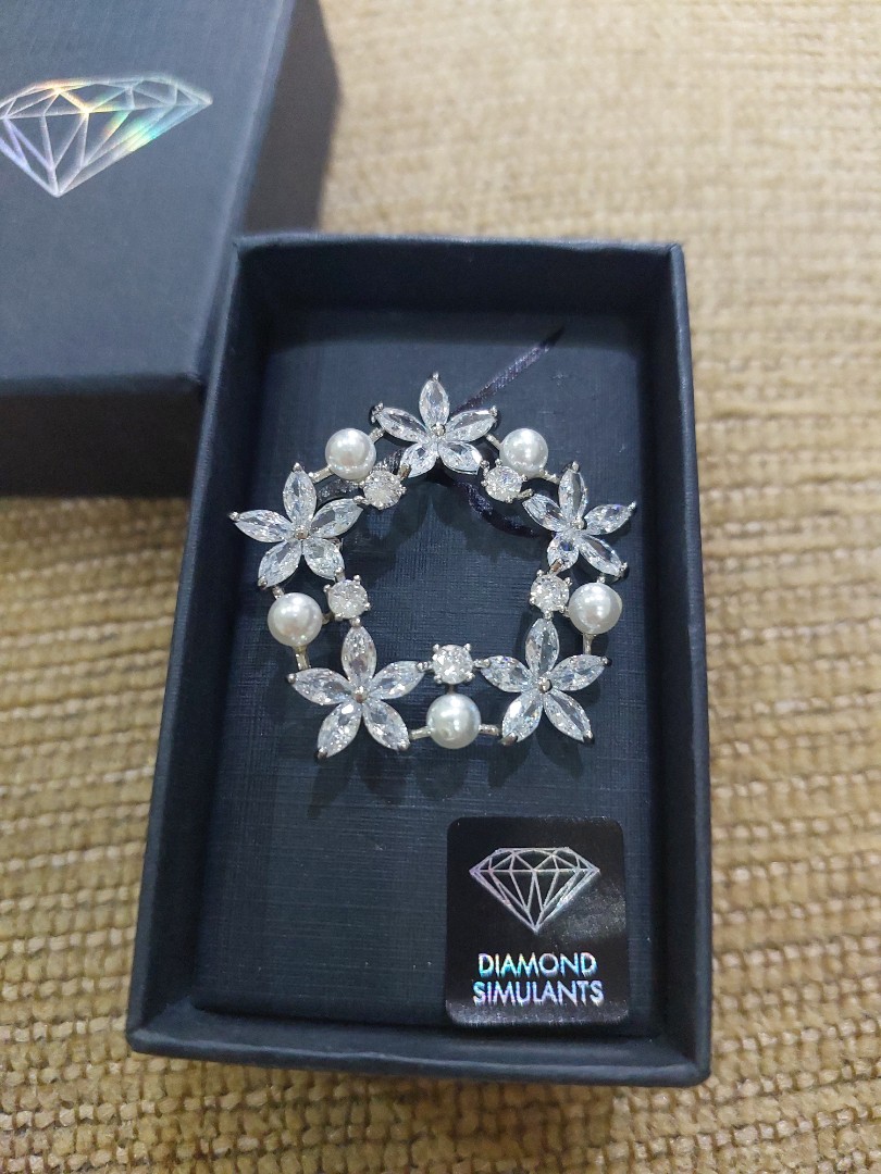 Jual Jam Tangan Louis Vuitton LV Putar Diamond Swarovski Kulit