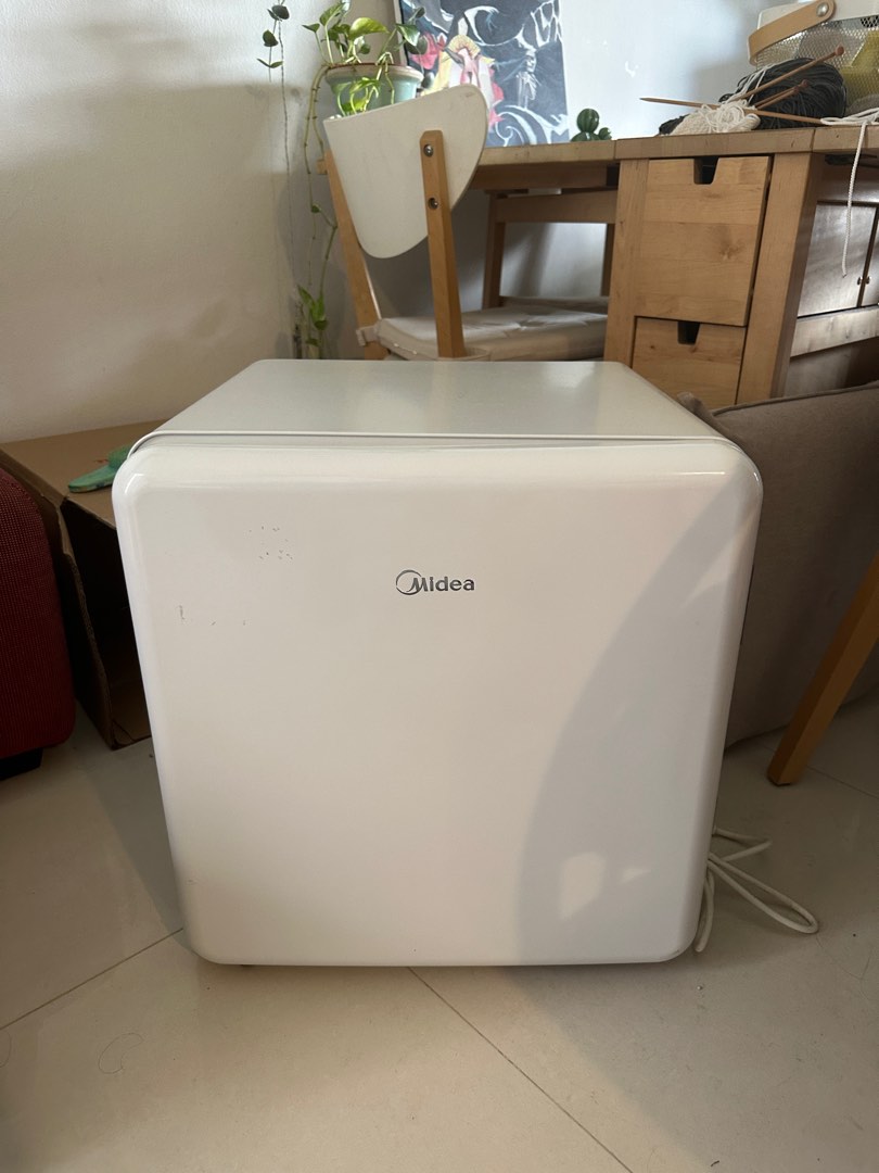 Midea Mini Fridge/Freezer 47L, TV & Home Appliances, Kitchen Appliances ...