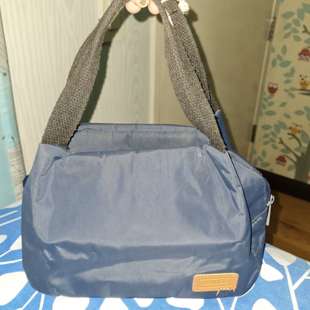 Miniso Insulated Lunch Bag (Category: Tote Bags) located in Quezon City. Submitted by camille.declutterz (Listing ID 1233716098, Image 1). Description: PM for inquiries!.