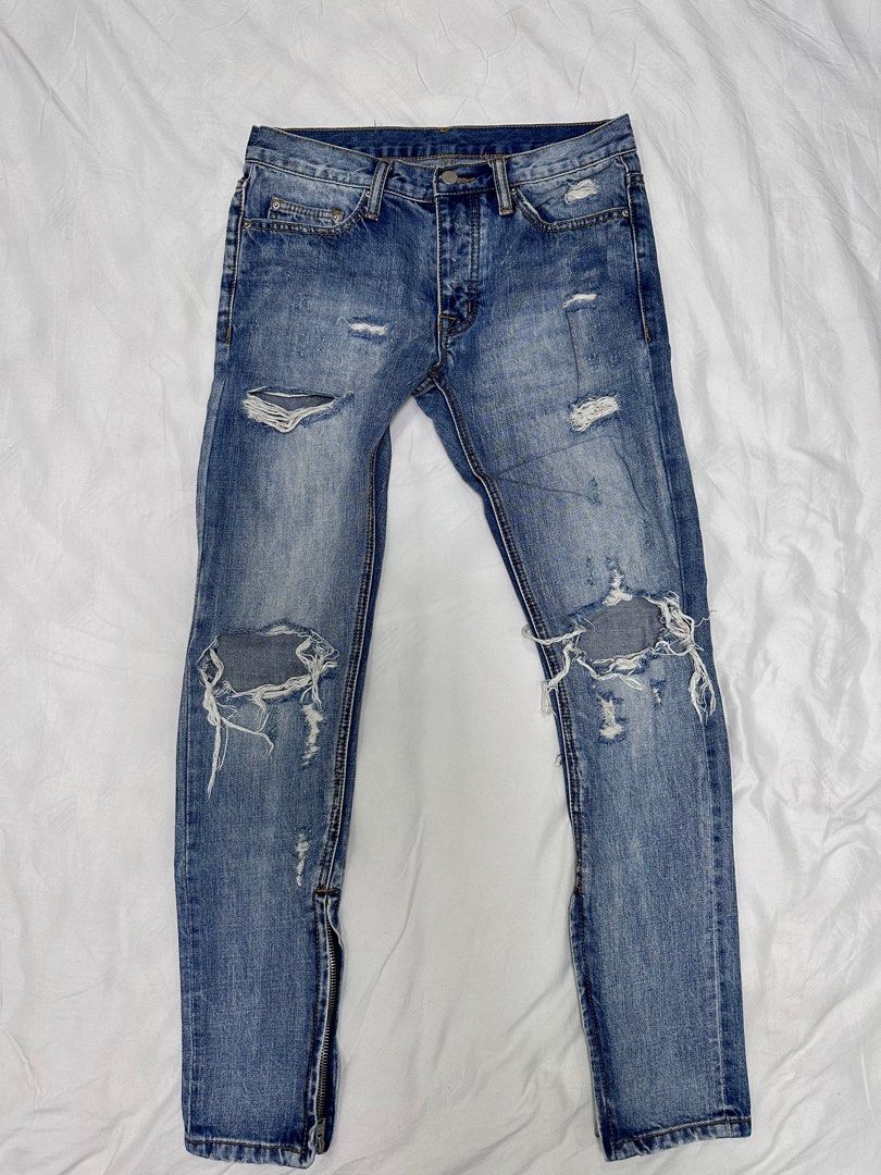 MNML | Distressed Ankle-Zip Jeans W29 (Category: Jeans) located in Lapu Lapu. Submitted by nervecloset (Listing ID 1233693687, Image 1). Description: MNML | Distressed Ankle-Zip Jeans W29 on tag..Fits 30-31 Actual measurements shown in photos Excellent condition 1850 + sf.