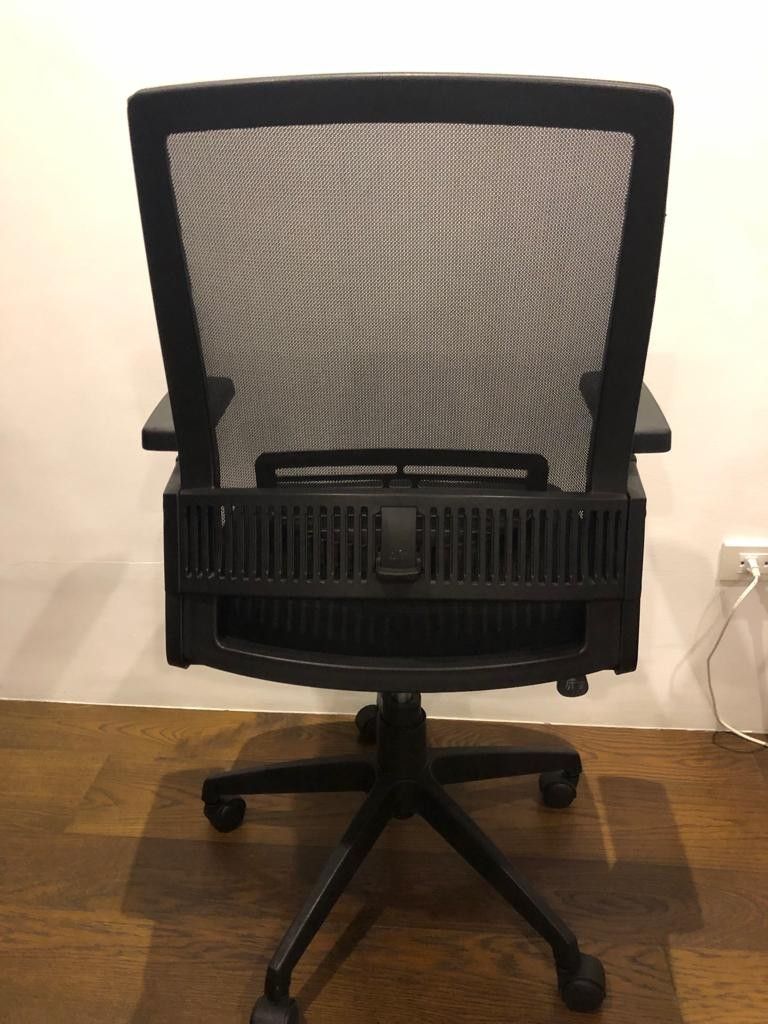 Office chair (Category: Office Furniture & Fixtures) located in Makati City. Submitted by sharingtree (Listing ID 1233673664, Image 3). Description: .
