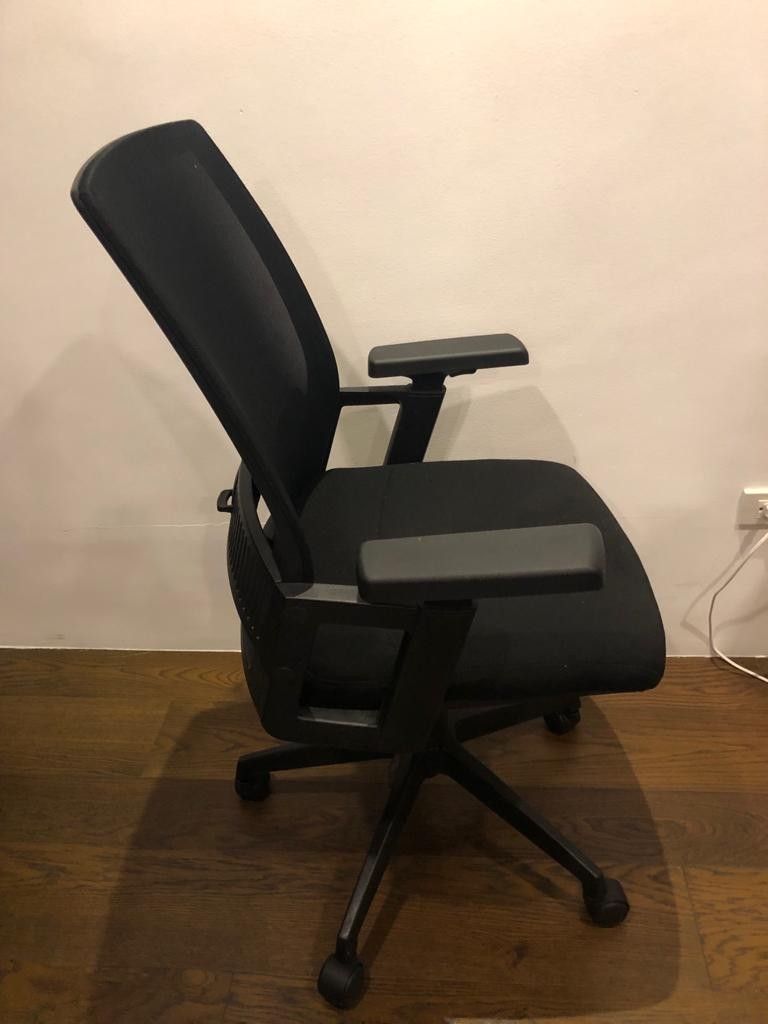 Office chair (Category: Office Furniture & Fixtures) located in Makati City. Submitted by sharingtree (Listing ID 1233673664, Image 2). Description: .