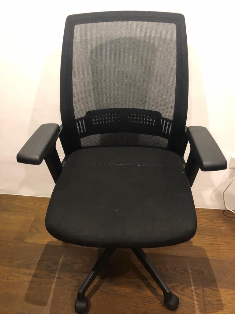 Office chair (Category: Office Furniture & Fixtures) located in Makati City. Submitted by sharingtree (Listing ID 1233673664, Image 1). Description: .