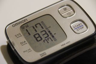 血壓計：Omron HEM-6221 手腕式