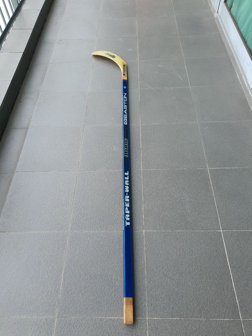 on Taper wall ice hockey stick. Blade Koho ultimate, Sports Equipment