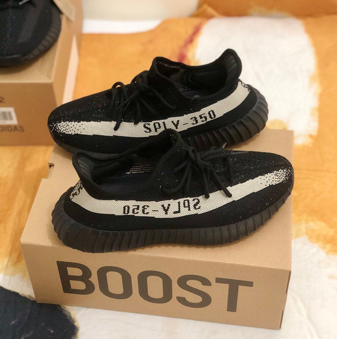 Oreo Yeezy Boost 350 v2, Men's Fashion, Footwear, Sneakers on Carousell