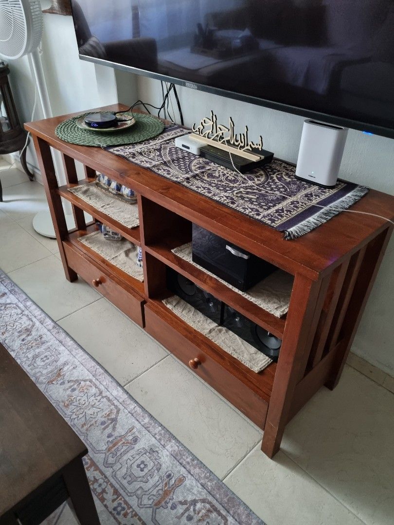 Picket & Rail tv console, Furniture & Home Living, Furniture, TV