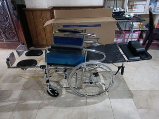 Reclining commode wheelchair