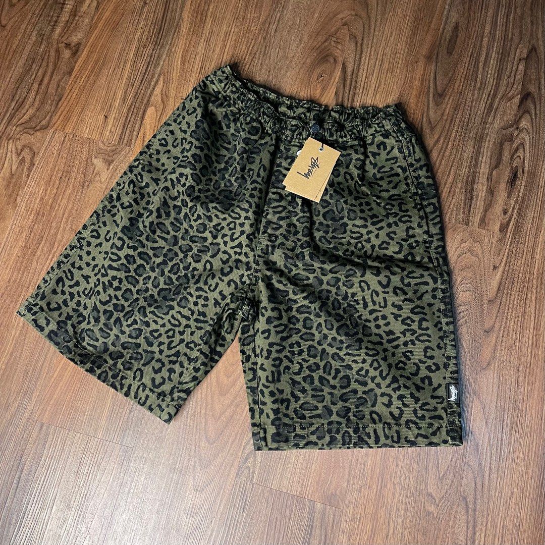 Stussy Green Leopard Beach Short, Fesyen Pria, Pakaian , Bawahan