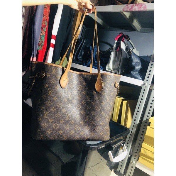 Lv serut authentic, Fesyen Wanita, Tas & Dompet di Carousell